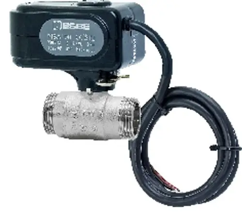 Kaskadenventil von Wolf mit einem Metallgehäuse und einem Anschlussrohr, ausgestattet mit einem Kabel für die elektronische Steuerung.